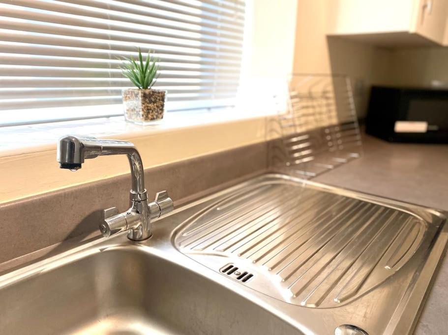 Amazing 2-Bed City Centre Apt With Parking Coventry Exterior foto