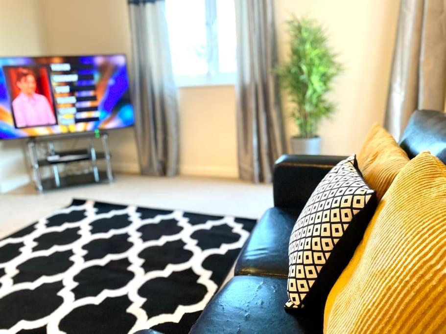 Amazing 2-Bed City Centre Apt With Parking Coventry Exterior foto