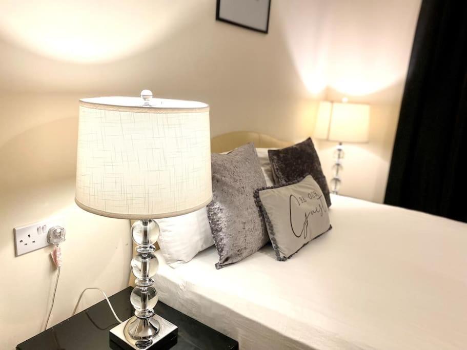 Amazing 2-Bed City Centre Apt With Parking Coventry Exterior foto
